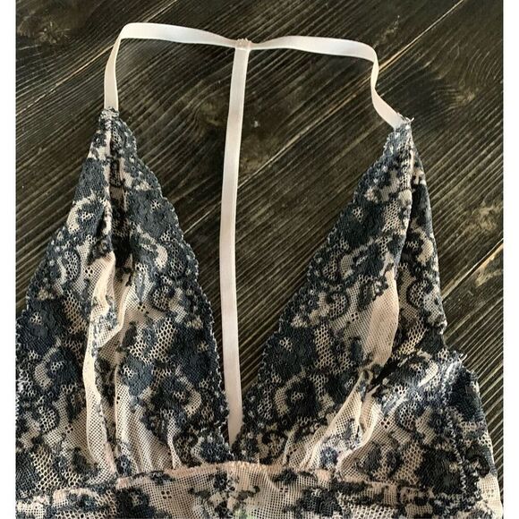 27- NWOT FREE PEOPLE Too Cute To Handle Nude Lace Bodysuit Cami Tank Top sz XS - Picture 4 of 7